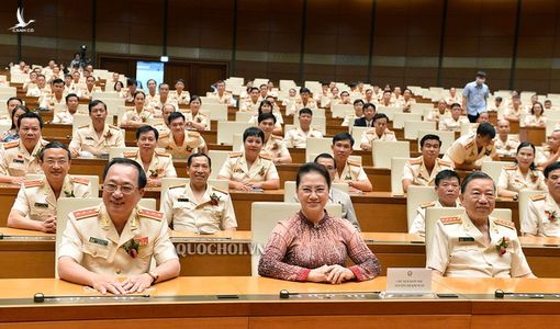 Lực lượng CAND gương mẫu, sẵn sàng chấp nhận mọi hiểm nguy trên tuyến đầu chống dịch