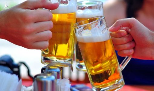 Từ 15/10, bán bia cho người dưới 18 tuổi sẽ bị phạt