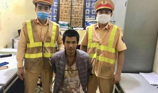 CSGT dùng xe đặc chủng truy bắt kẻ trộm ô tô ở Hà Nội trong đêm