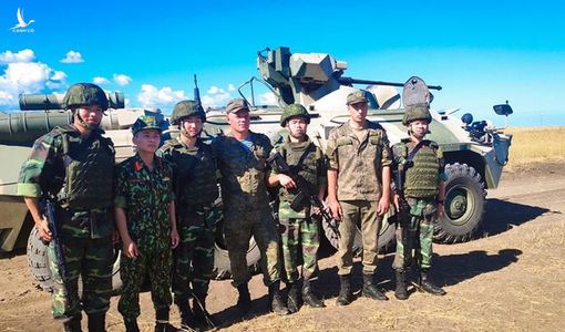 QĐ Việt Nam làm quen với thiết giáp BTR-82A và lần đầu dùng súng AK-12 mới nhất của Nga