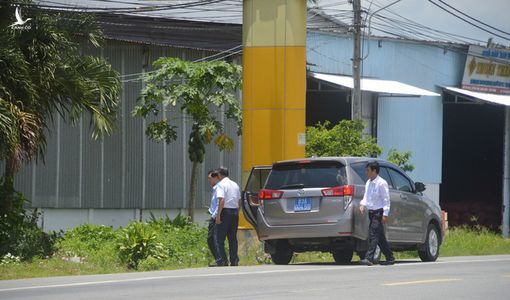 Nhiều xe biển xanh dự đám giỗ nhà Trưởng ban Tổ chức Tỉnh uỷ Sóc Trăng