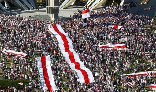 Hàng chục nghìn người biểu tình phản đối Tổng thống Belarus