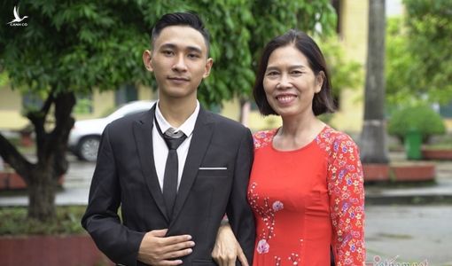 Chàng trai thợ may trở thành thủ khoa khối A sau 3 năm bỏ học
