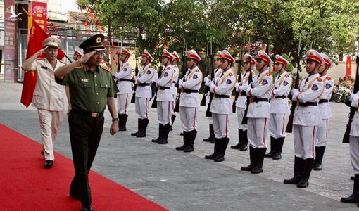 Công an tỉnh Đồng Nai phải hết lòng giúp đỡ nhân dân, dựa vào nhân dân để công tác, chiến đấu