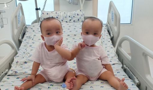 Trúc Nhi – Diệu Nhi sắp tập đi nhìn cưng ơi là cưng