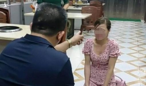 Khởi tố, bắt tạm giam chủ quán “Nhắng nướng” ở Bắc Ninh bắt khách quỳ gối