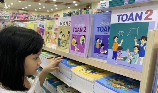 Ai định giá sách giáo khoa?