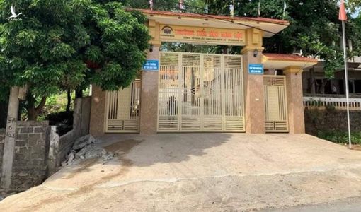 Sập tường rào trước cổng trường tiểu học, 1 học sinh tử vong