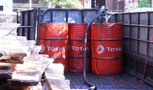 Điều tra đường dây làm dầu diesel giả từ vụ bắt quả tang tại một cửa hàng xăng