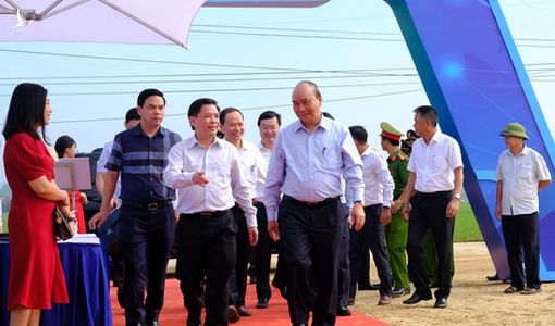 Thủ tướng Nguyễn Xuân Phúc dự lễ khởi công đường cao tốc Bắc – Nam