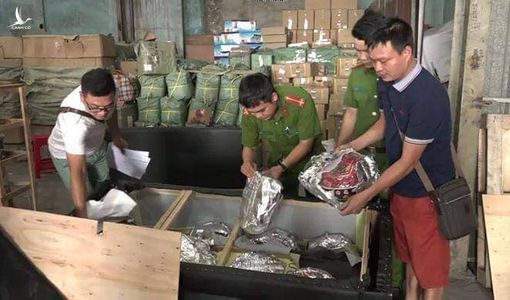TP HCM: Phát hiện 250kg pháo nổ giấu trong ghế sofa