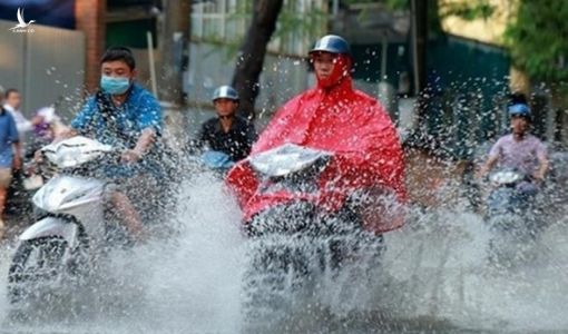 Bắc Bộ mưa lớn cục bộ, cảnh báo lốc, sét, mưa đá