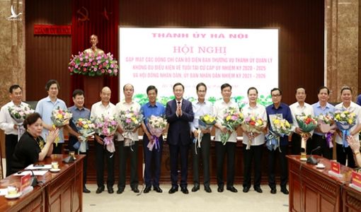 Nhiều cán bộ chủ chốt ở Hà Nội tự nguyện có đơn xin nghỉ sớm