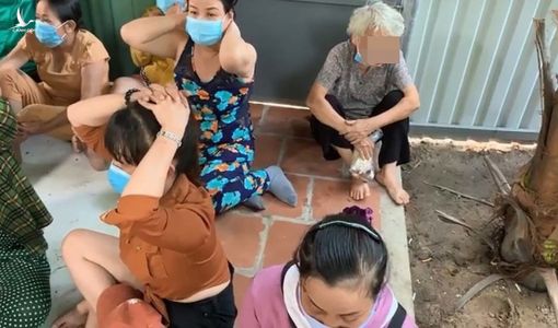 Phá sòng bạc quý bà đầy tiền án tiền sự ở vùng ven Sài Gòn