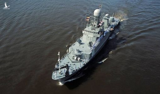Tàu chiến Nga va chạm với tàu hàng