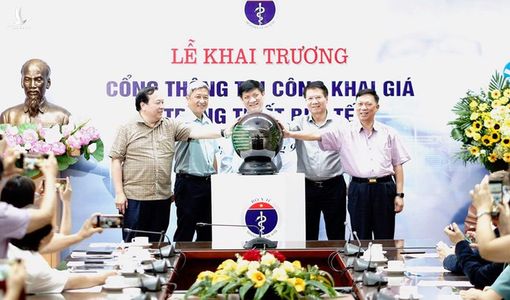 Quyền Bộ trưởng Y tế: Giá trang thiết bị y tế sẽ được đăng công khai