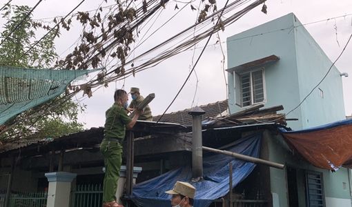 Đến từng tàu, xuống từng nhà hỗ trợ người dân phòng chống bão số 5
