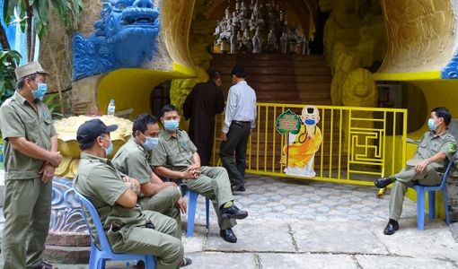Nhiều người tìm được tro cốt thân nhân tại chùa Kỳ Quang 2