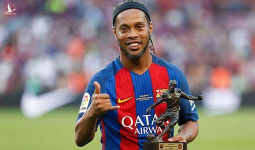 Huyền thoại bóng đá Ronaldinho dương tính với COVID-19