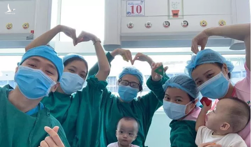 Ngày mai 7/10, 2 bé Trúc Nhi – Diệu Nhi được xuất viện