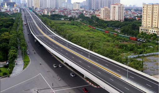 Đường Phạm Văn Đồng mở rộng thành 12 làn xe