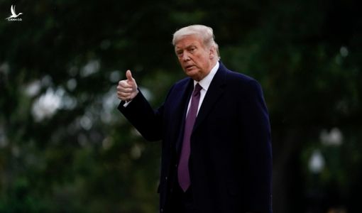 TT Trump và vợ phải cách ly sau khi trợ lý nhiễm Covid-19