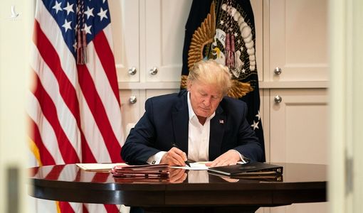 Nhà Trắng bị nghi dàn dựng cảnh TT Trump làm việc tại bệnh viện