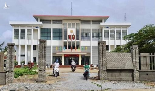 Vụ trường 6 tỷ xây để ngắm ở Quảng Ngãi: Tắc ở đâu?