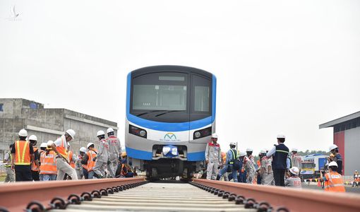 Tàu metro 1 lăn bánh ở depot, tháng 4-2021 sẽ chạy thử từ ngã tư Bình Thái về Long Bình