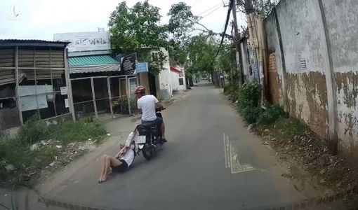 Tên cướp kéo lê cô gái bị bắt