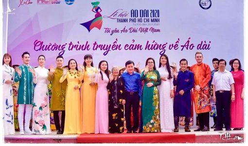 Tranh luận về đề xuất nam sinh mặc áo dài ở TP.HCM