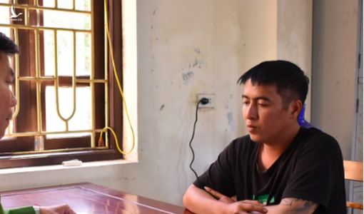 Bắt người đàn ông vi phạm giao thông còn đấm thẳng vào mặt công an