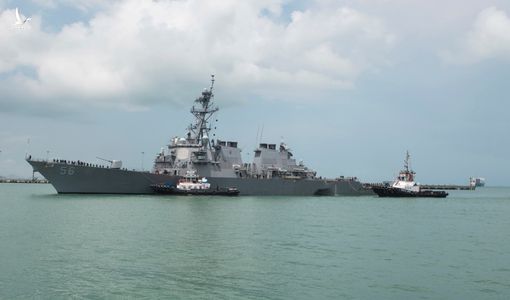 Trung Quốc ngang ngược, đánh đuổi tàu chiến Mỹ trên Biển Đông