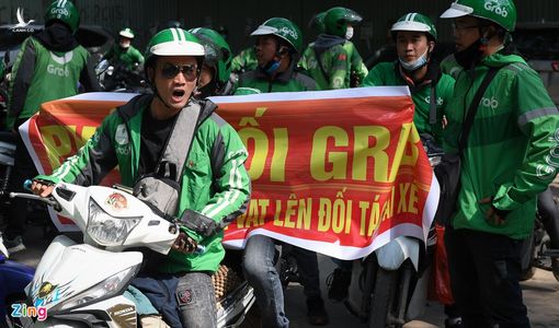 Grab ném đá giấu tay!