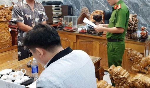 Bắt khẩn cấp giám đốc làm giả tài liệu cơ quan nhà nước, chiếm đoạt tiền tỉ