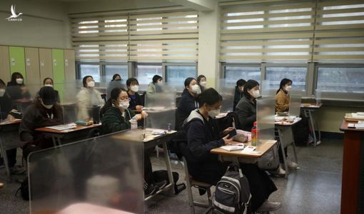 Hàn Quốc đóng cửa trường học lần thứ ba trong năm vì Covid-19