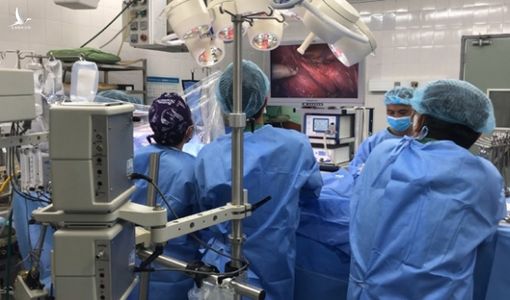 Bác sĩ nội soi sửa tim cho người đàn ông bị hở van 2 lá