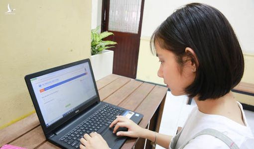 Các trường ĐH ở TP.HCM chuyển sang học trực tuyến