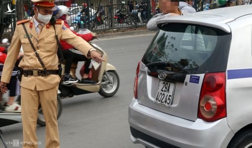 Cảnh sát giao thông phát hiện nhiều kiểu che biển số