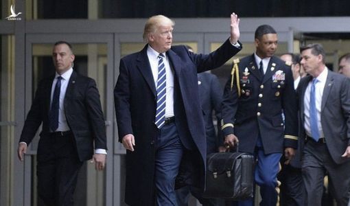 Giữ chặt “vali hạt nhân”: Đòn hiểm cao tay giúp ông Trump khóa chặt quyền lực của ông Biden?