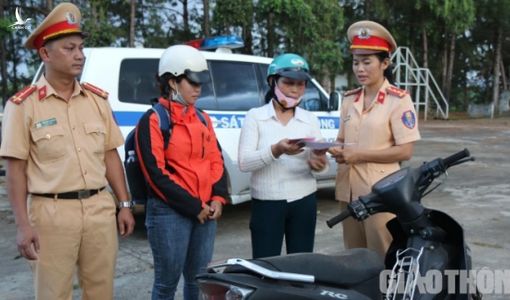 Người dân bất ngờ nhận lại xe từ CSGT sau một năm bị mất trộm