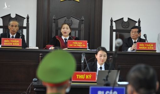 Nữ tiếp viên hàng không yêu cầu tài xế Mercedes bồi thường 1,4 tỷ đồng