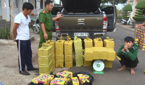 Bắt quả tang vụ vận chuyển 429 kg pháo lậu