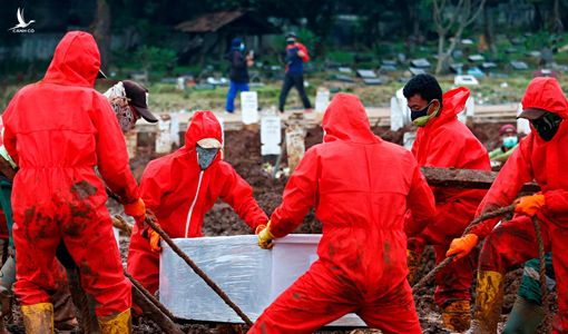 Reuters: Thiếu chỗ mai táng nạn nhân Covid-19, Indonesia mở thêm hàng loạt nghĩa trang