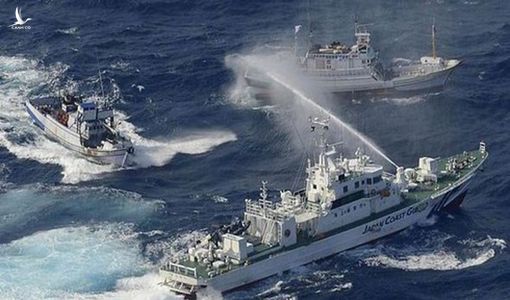 Lộ clip nóng tàu Trung Quốc và Nhật Bản “quần thảo” lẫn nhau