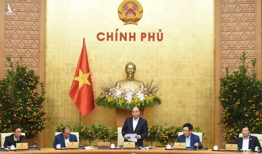 Thủ tướng Nguyễn Xuân Phúc: Chống COVID-19 mạnh mẽ nhưng không để hoảng loạn