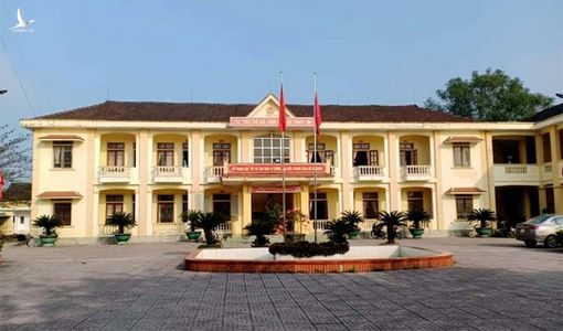 Bốn cán bộ xã bị khởi tố vì đánh bạc