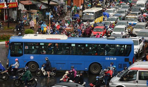 TP.HCM ‘xin đường’ cho xe buýt mini