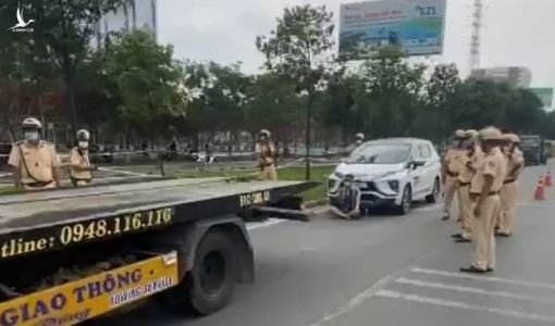 Lê Chí Thành lái ô tô vi phạm bị lập biên bản còn yêu cầu CSGT phải làm đúng