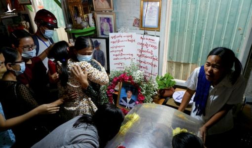 Reuters: An ninh Myanmar nổ súng cả vào người viếng tang